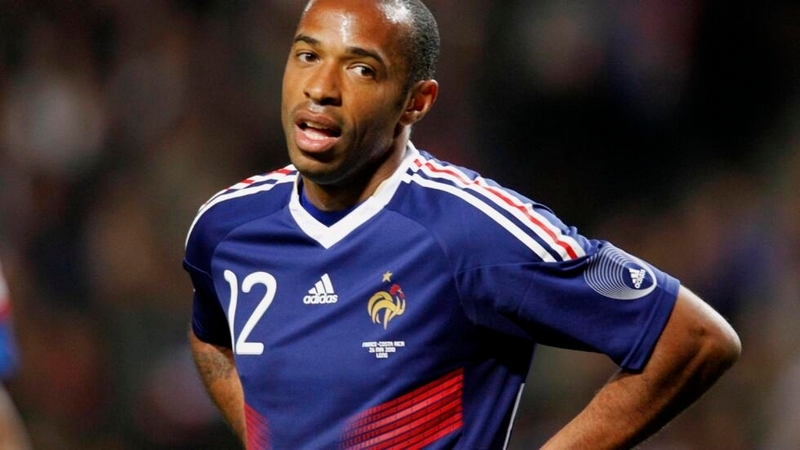 Thierry Henry là một tiền đạo Pháp huyền thoại Thierry Henry là một tiền đạo Pháp huyền thoại