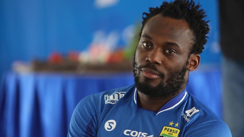 Sau Chelsea thì cầu thủ Michael Essien từng chơi cho rất nhiều đội bóng khác nhau Sau Chelsea thì cầu thủ Michael Essien từng chơi cho rất nhiều đội bóng khác nhau