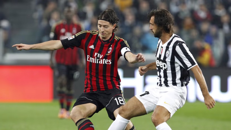 Thực sự thì cầu thủ Riccardo Montolivo đã không thể nào vượt qua được Pirlo Thực sự thì cầu thủ Riccardo Montolivo đã không thể nào vượt qua được Pirlo