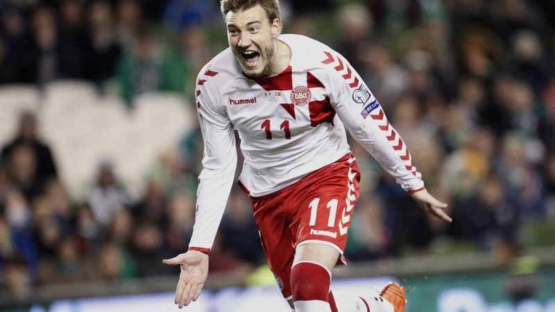 Dù tài năng có hạn, nhưng cầu thủ Nicklas Bendtner lại rất tự tin về bản thân Dù tài năng có hạn, nhưng cầu thủ Nicklas Bendtner lại rất tự tin về bản thân