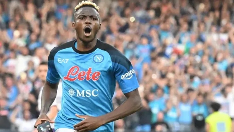 Và sau đó thì đã tỏa sáng trong màu áo của Napoli Và sau đó thì đã tỏa sáng trong màu áo của Napoli