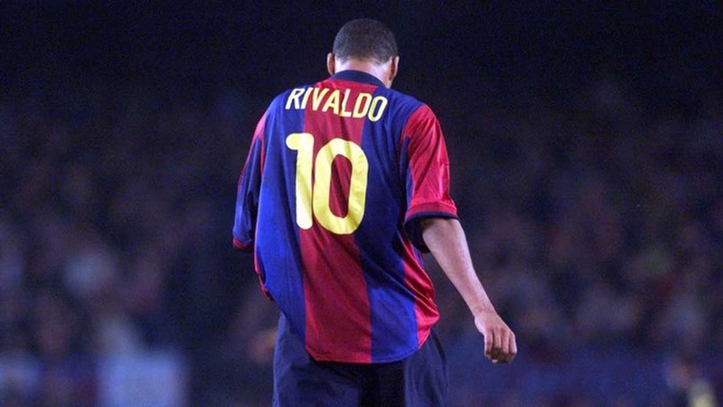 Trước đó thì Rivaldo cũng là biểu tượng cho sự kỳ diệu tại Barca Trước đó thì Rivaldo cũng là biểu tượng cho sự kỳ diệu tại Barca